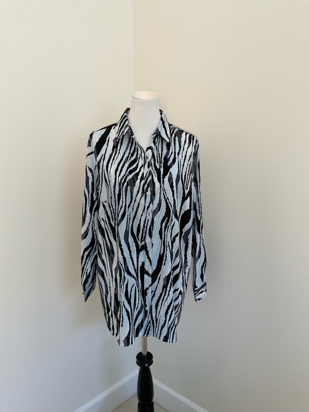 NWT Chico's Black & White Zebra-Print Lightweight Tunic Shirt
